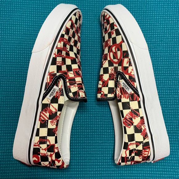 VANS Checkerboard Red Graffiti Slip On Size 8.5 Men’s, 10 Women’s - Picture 4 of 8